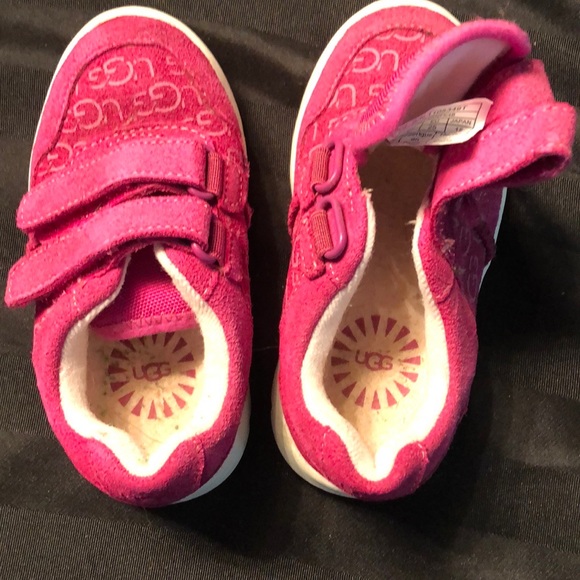 EUC UGG runners - Picture 7 of 7